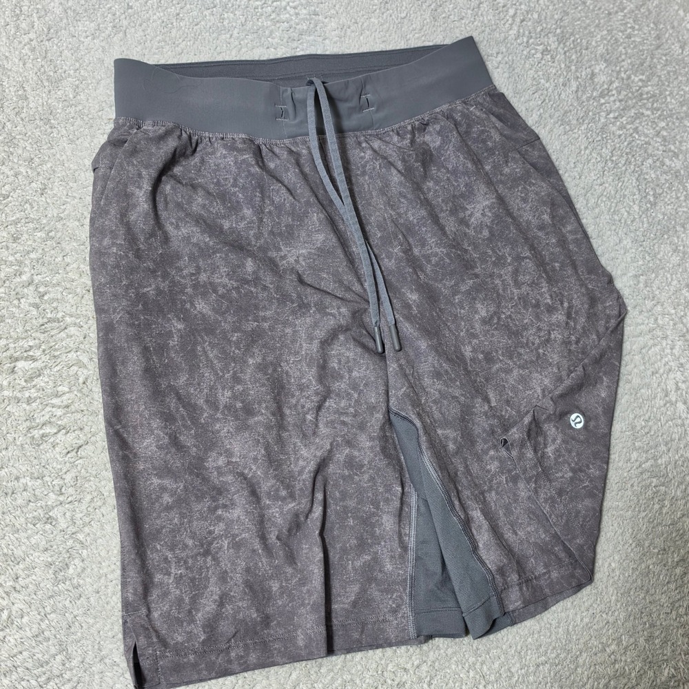 Lululemon License to Train Shorts Mens Sm Gray 30/7 Acid Wash Stretch